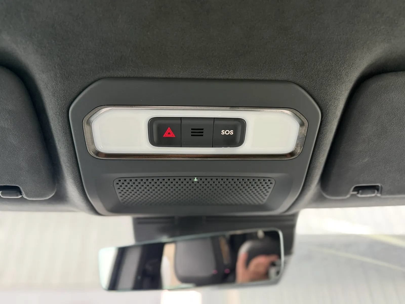 Used 2025 Rivian R1S Adventure Dual AWD/4WD image 42