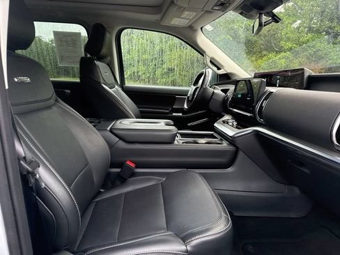 Used 2025 Ford Expedition Max Platinum AWD/4WD image 28