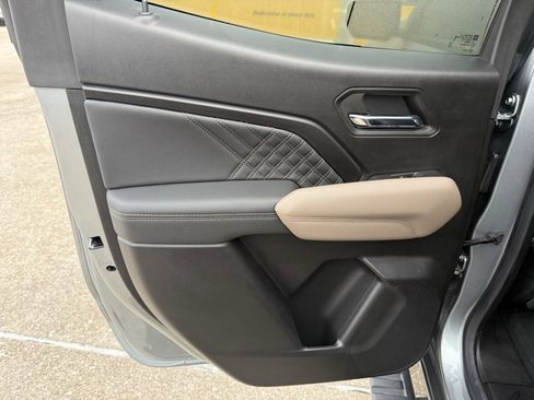 Used 2023 GMC Canyon Denali image 12