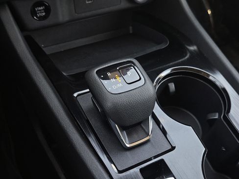 Used 2024 Nissan Rogue S image 21