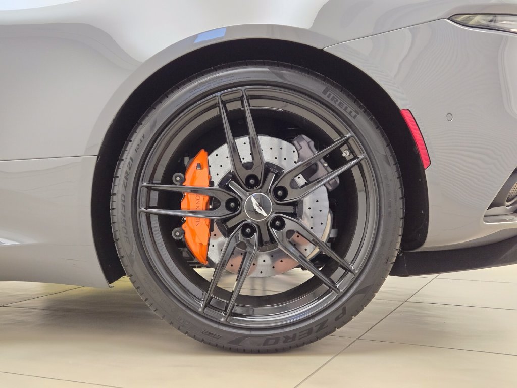 Used 2020 Aston Martin DBS Superleggera RWD image 15