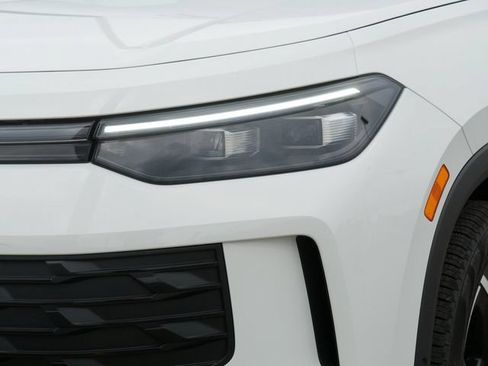 Certified 2026 Volkswagen Tiguan SE AWD/4WD image 10