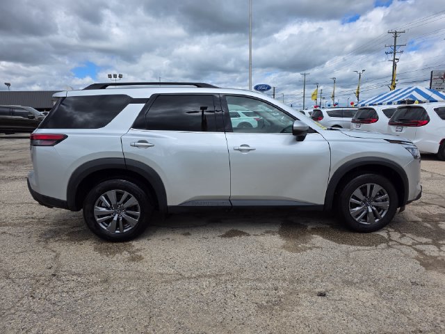 Used 2025 Nissan Pathfinder SV FWD image 10