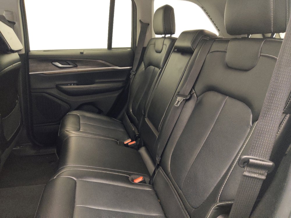 Used 2023 Jeep Grand Cherokee Limited w/ Luxury Tech Group II RWD image 18