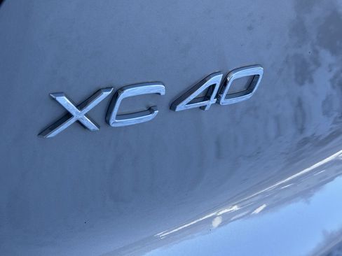 Used 2024 Volvo XC40 B5 Plus image 14