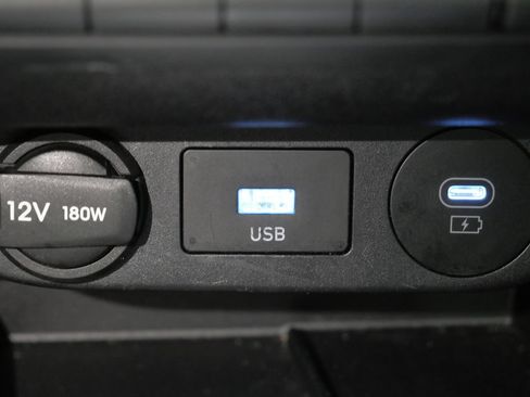 Used 2025 Hyundai Elantra Limited FWD image 22