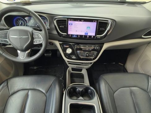 Used 2022 Chrysler Pacifica Touring-L FWD image 21