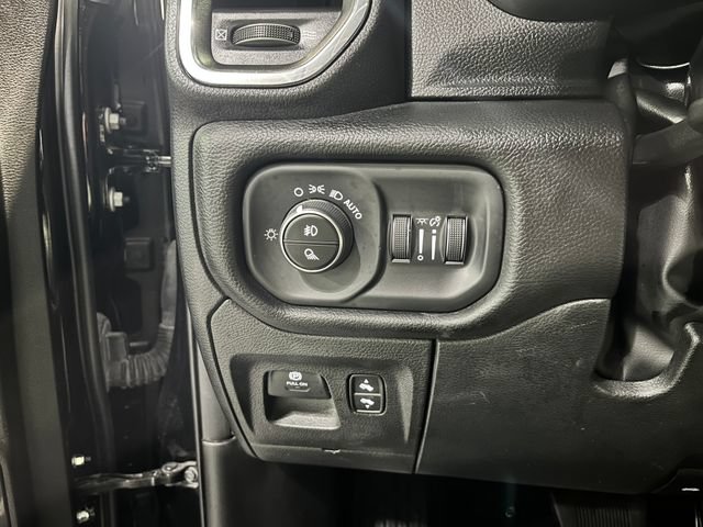 Used 2025 RAM 1500 Laramie AWD/4WD image 25