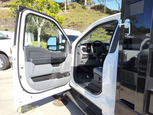 New 2025 Ford F550 2WD Regular Cab Super Duty w/ XL Chrome Package image 5