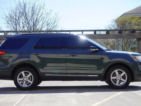 Used 2016 Ford Explorer XLT w/ Equipment Group 202A AWD/4WD image 20