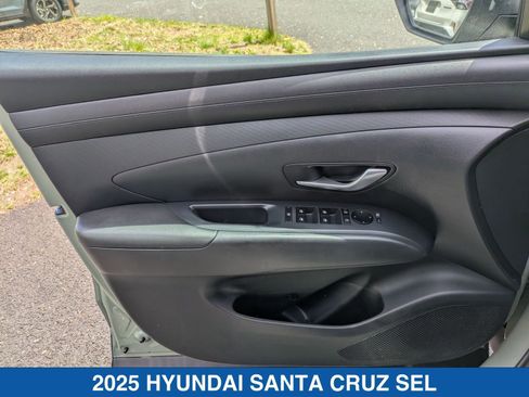 Used 2025 Hyundai Santa Cruz SEL AWD/4WD image 12