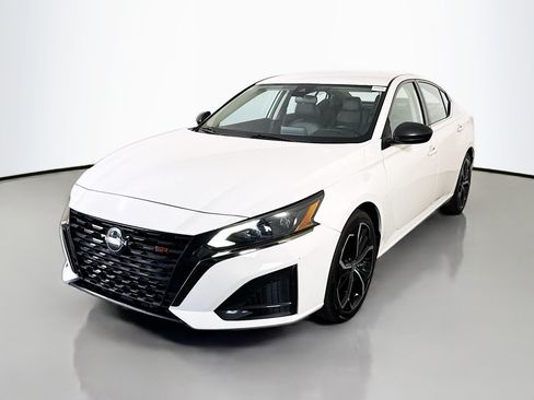Used 2024 Nissan Altima 2.5 SR FWD image 4