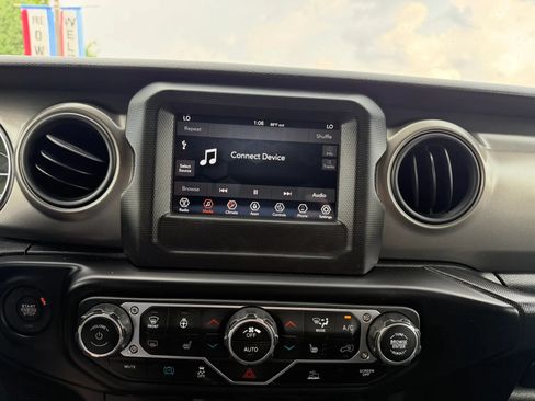 Used 2023 Jeep Wrangler Unlimited w/ Cold Weather Group AWD/4WD image 19