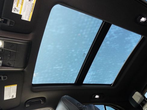 Used 2023 Cadillac XT4 Luxury w/ Cold Weather Package image 10