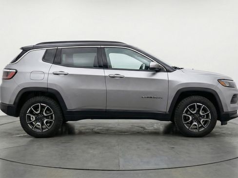 Used 2025 Jeep Compass Trailhawk AWD/4WD image 11