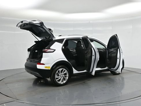 Used 2023 Chevrolet Bolt EUV LT w/ Driver Confidence Package image 6