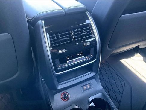 Used 2025 BMW X7 M60i AWD/4WD image 10