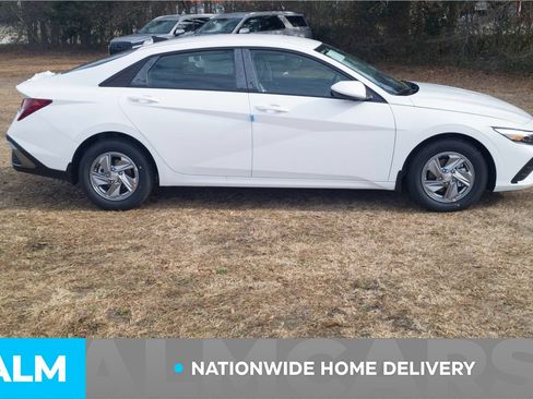 Certified 2026 Hyundai Elantra SE FWD image 4