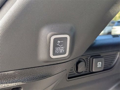 New 2025 Jeep Grand Cherokee Altitude image 31