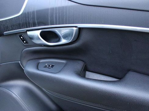 Used 2020 Volvo XC90 T6 Momentum image 30