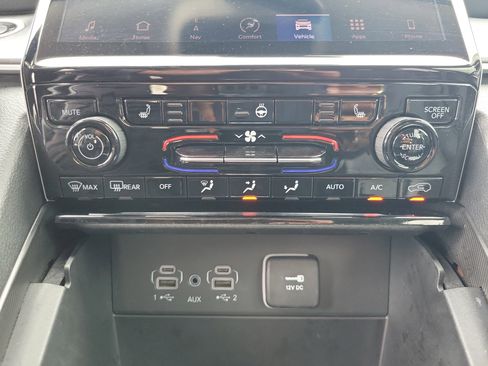 Used 2023 Jeep Grand Cherokee Limited image 22