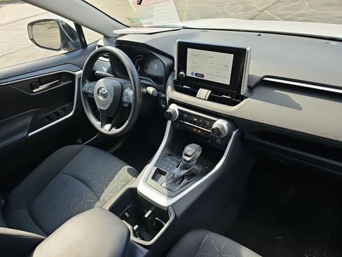 Used 2025 Toyota RAV4 XLE AWD/4WD image 13
