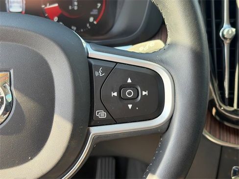 Used 2021 Volvo XC60 T5 Momentum w/ Protection Package Premier image 22