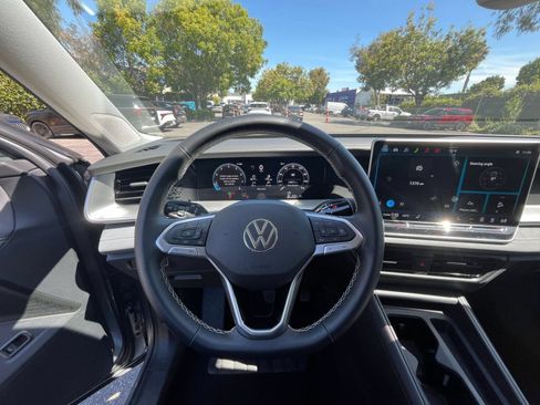 Used 2026 Volkswagen Tiguan SE AWD/4WD image 36
