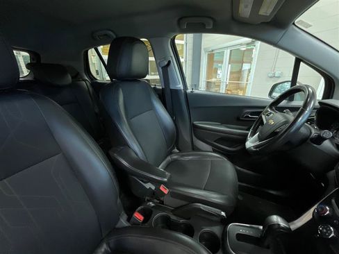 Used 2022 Chevrolet Trax LT w/ Driver Confidence Package AWD/4WD image 29