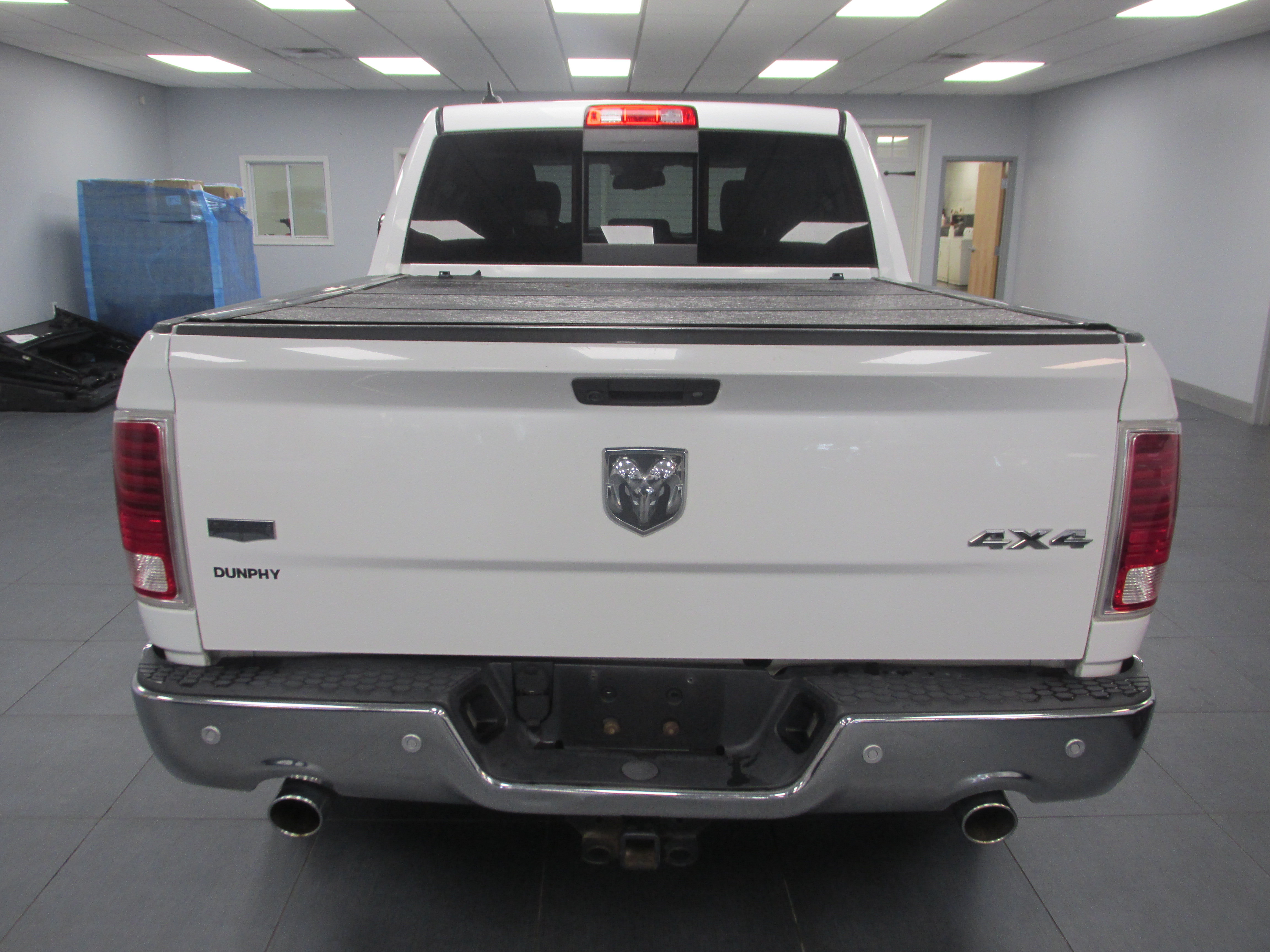 Used 2017 RAM 1500 Laramie w/ Convenience Group AWD/4WD image 6