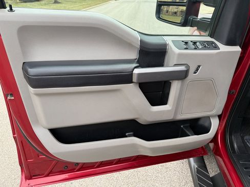 Used 2019 Ford F350 XLT w/ XLT Value Package image 34