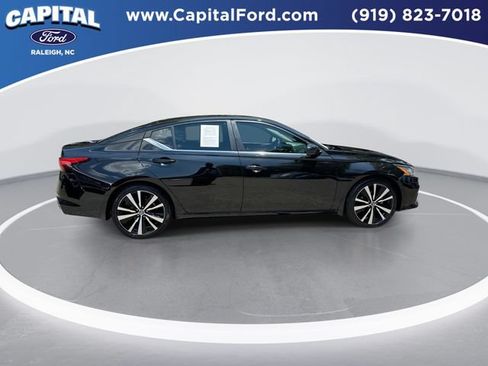 Used 2022 Nissan Altima 2.5 SR FWD image 9
