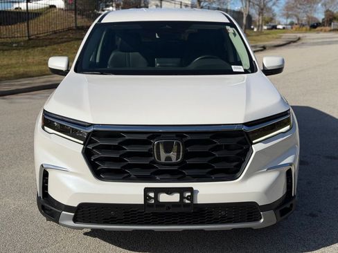 Used 2025 Honda Pilot EX-L image 3