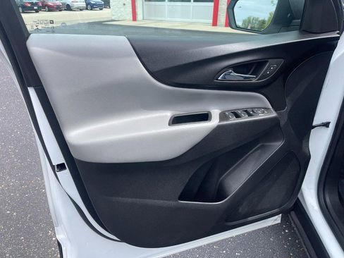 Used 2022 Chevrolet Equinox LS AWD/4WD image 16