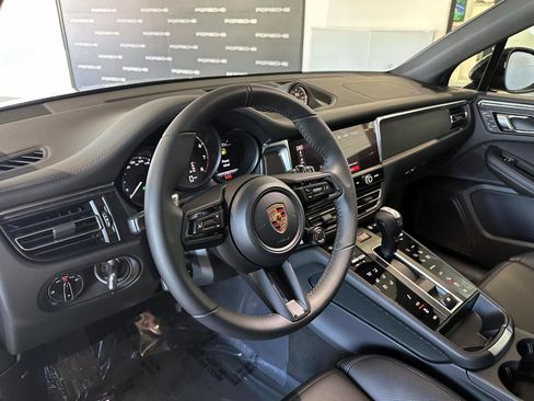 New 2026 Porsche Macan GTS image 4