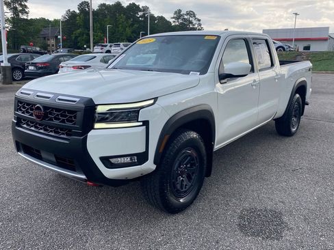 Used 2025 Nissan Frontier PRO-4X AWD/4WD image 2