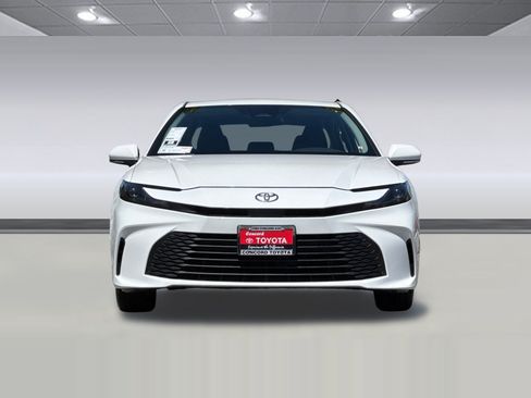 Used 2025 Toyota Camry LE FWD image 6
