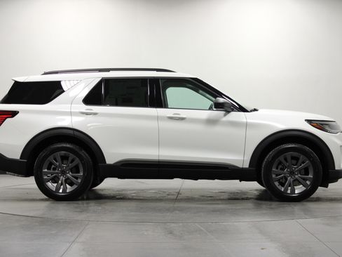 New 2026 Ford Explorer Active w/ Active Comfort Package image 3