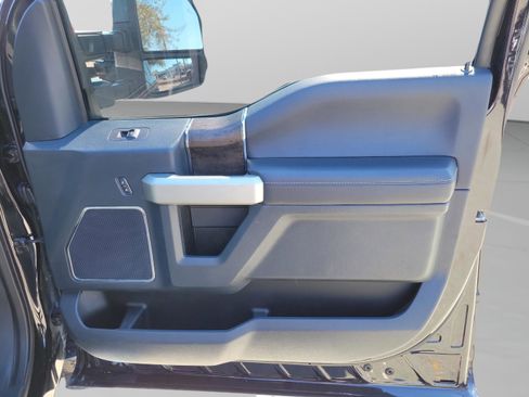 Used 2022 Ford F250 Lariat w/ Lariat Value Package image 28