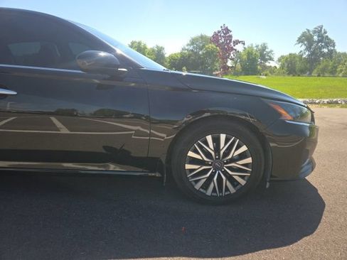 Used 2024 Nissan Altima 2.5 SV w/ SV Premium Package AWD/4WD image 4