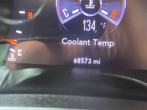Used 2018 Dodge Challenger SXT RWD image 18
