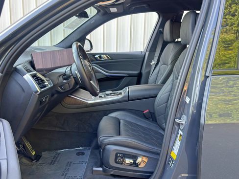 Used 2023 BMW X7 xDrive40i w/ M Sport Package AWD/4WD image 17