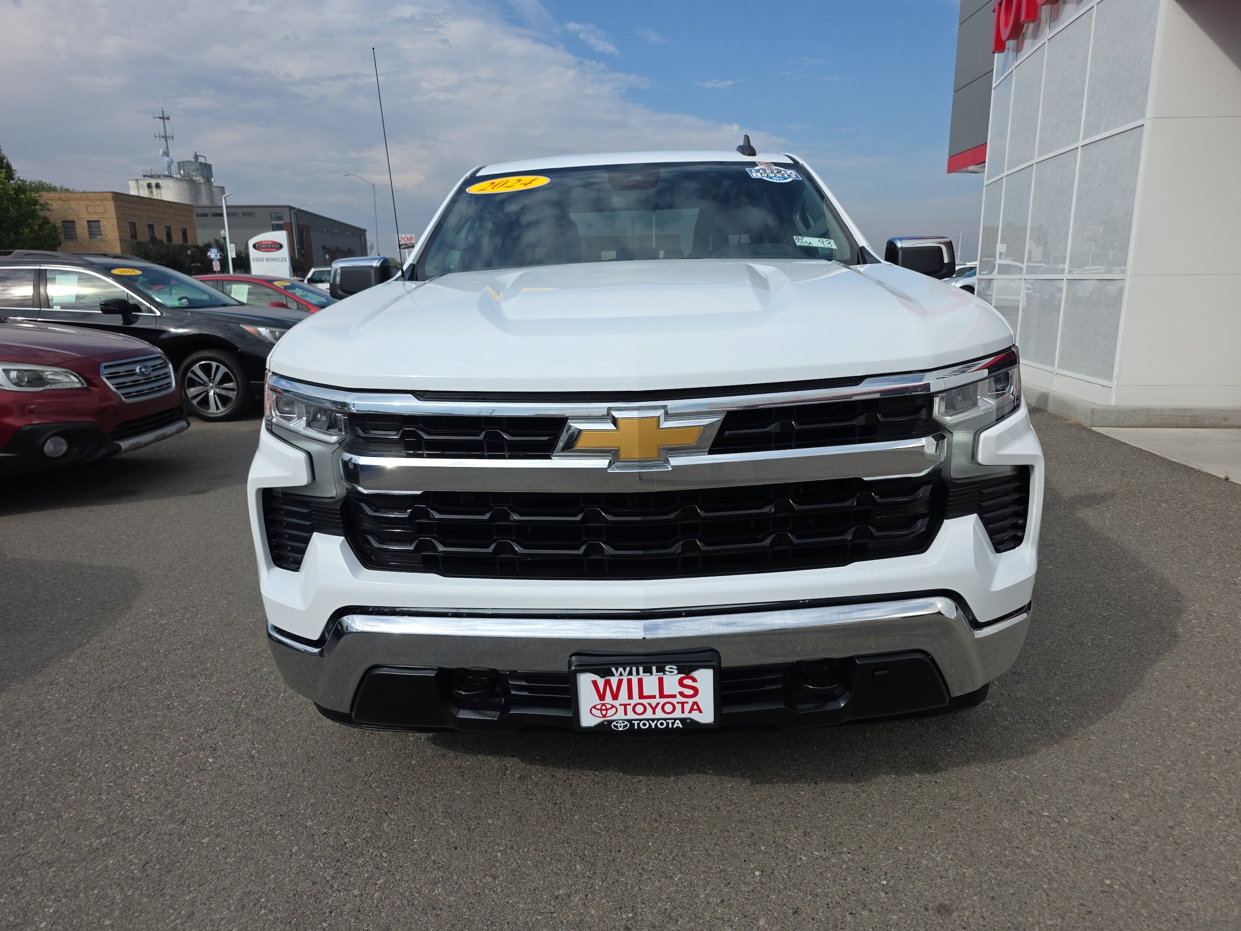Used 2024 Chevrolet Silverado 1500 LT w/ Z71 Off-Road Package AWD/4WD image 4