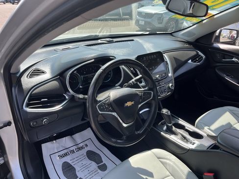 Used 2018 Chevrolet Malibu Hybrid w/ Driver Confidence Package FWD image 9