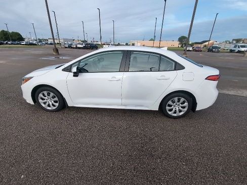 Used 2026 Toyota Corolla LE FWD image 9