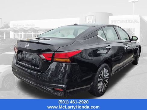Used 2025 Nissan Altima 2.5 SV FWD image 4