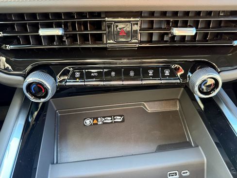 New 2025 Chevrolet Suburban High Country image 33