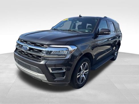 Used 2024 Ford Expedition Limited image 3