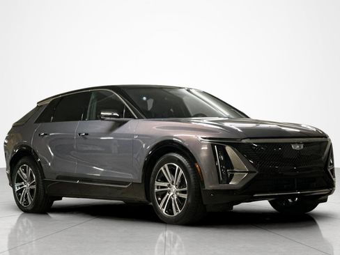 Used 2025 Cadillac Lyriq Luxury AWD/4WD image 7
