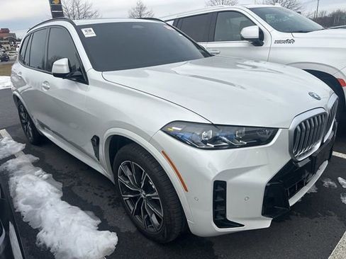 Used 2026 BMW X5 xDrive50e image 4